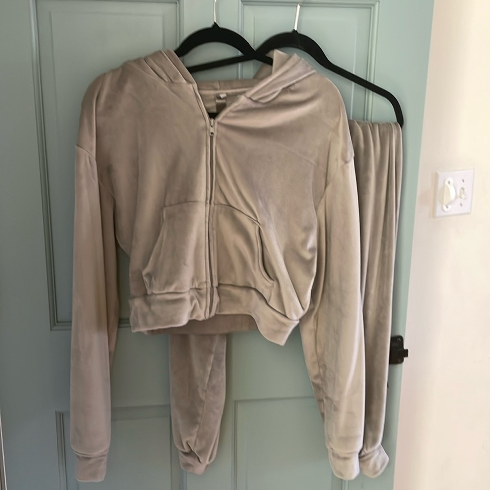 SKIMS Velour track suit - high waist joggers and hoodie